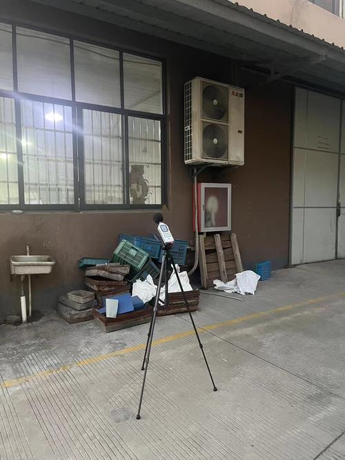 居民住宅空调外机噪音上门测试现场图