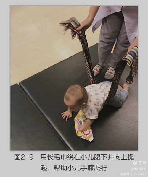 8月龄宝宝手膝爬正确姿势实拍