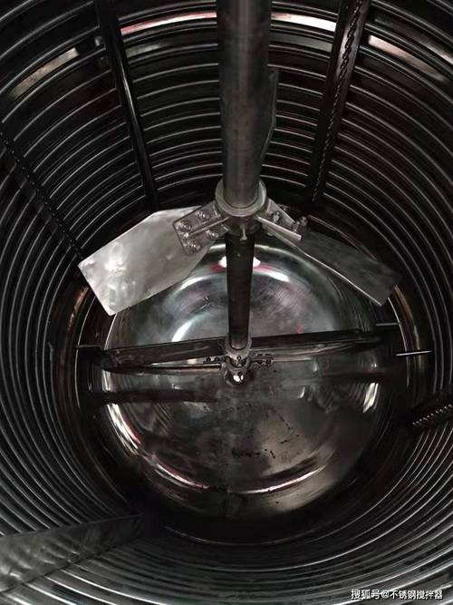 不锈钢搅拌釜内部桨叶结构特写