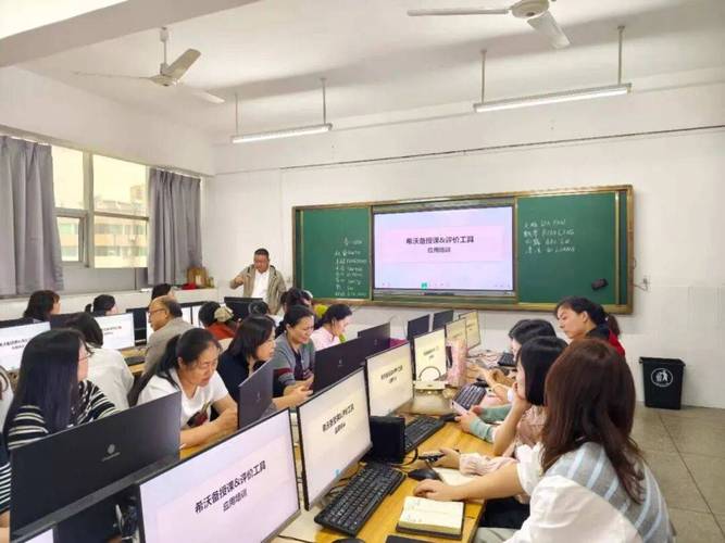 教师利用线上协作平台进行集体备课