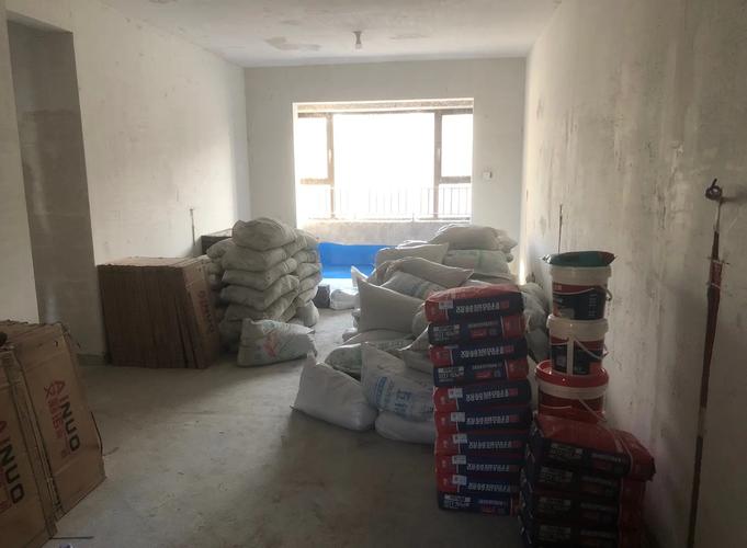 临街商铺改自住装修材料进场实拍