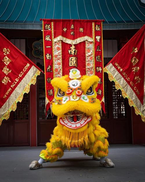 广东佛山祖庙门口醒狮表演现场