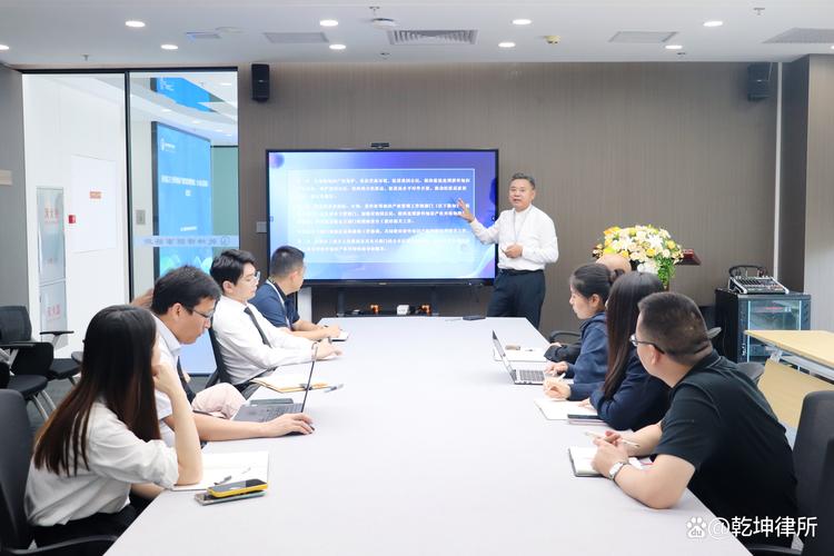 企业客户与律所律师会议讨论法律方案