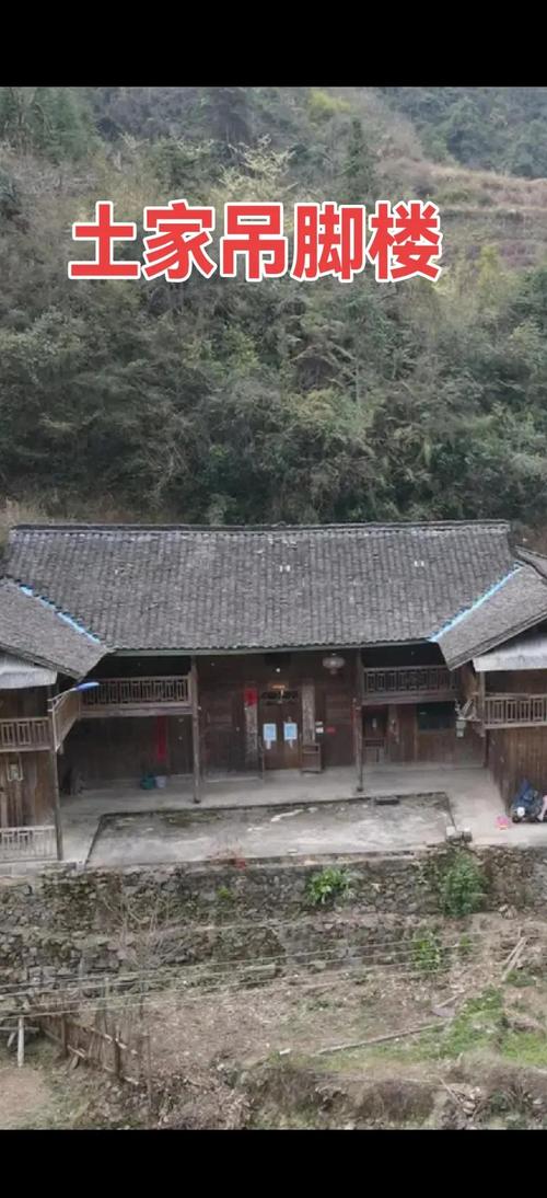 土家族吊脚楼传统手工榫卯柱头穿枋