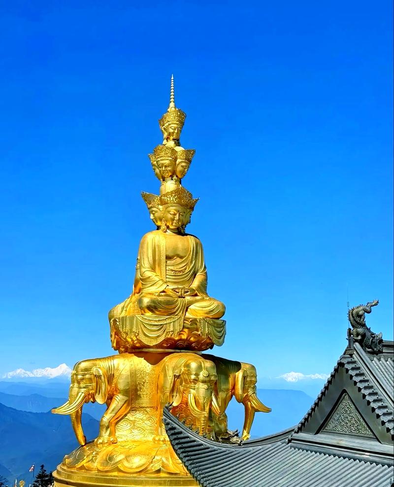 峨眉山金顶十方普贤圣像观景台