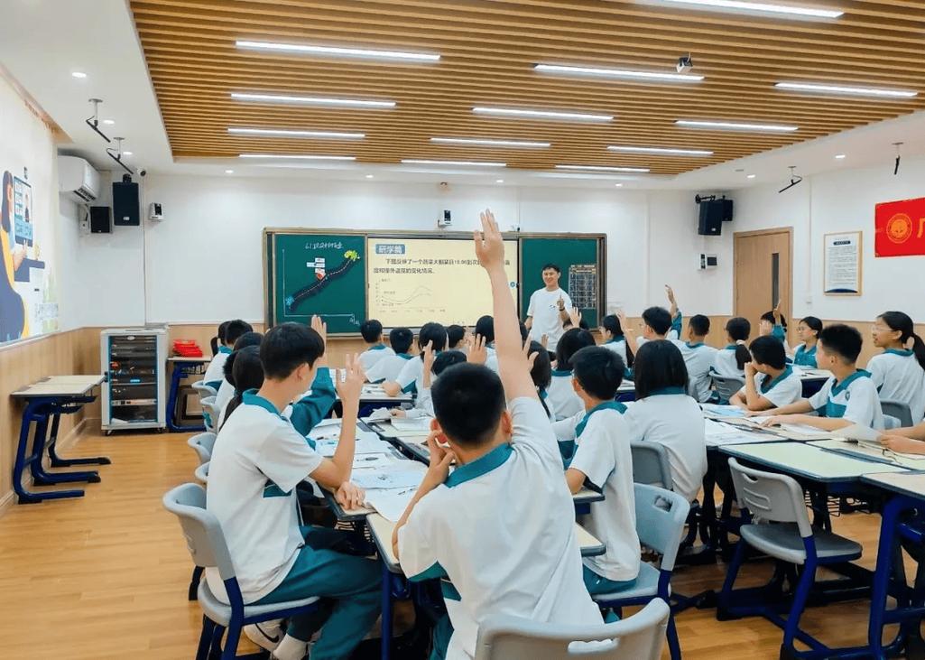 公办中学非智力培养自主活动课场景