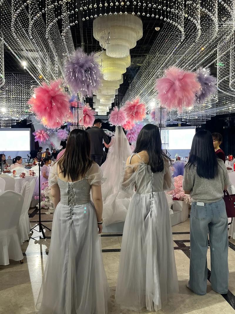 婚礼督导指挥新人入场彩排