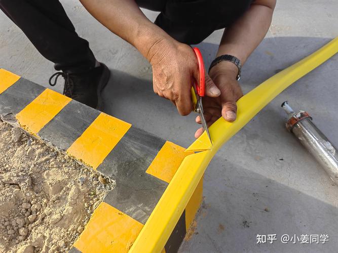 业主自己用钥匙划测试地固硬度的小视频截图