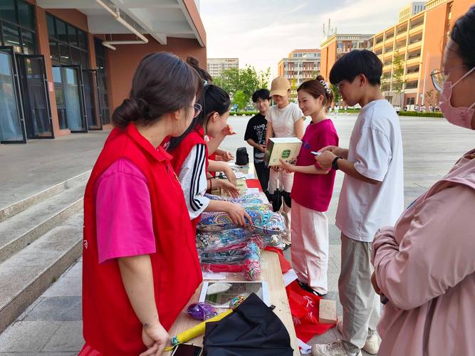 学生假期社会实践活动现场纪实照片