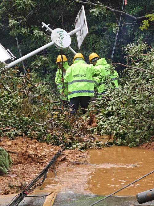 河南暴雨灾害后地面通信基站损毁现场图