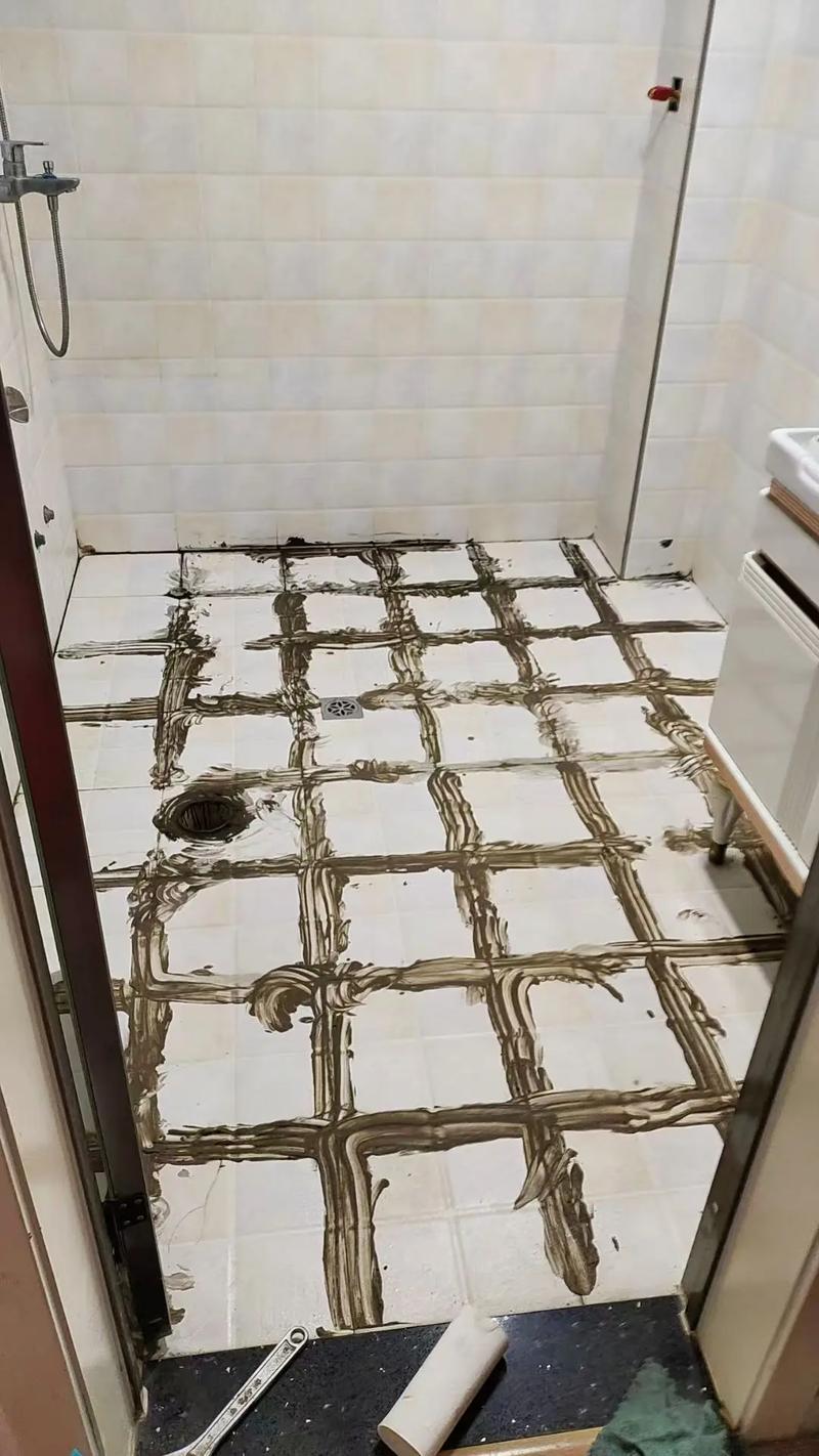 卫生间免砸砖防水维修施工现场