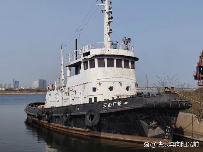 东平河边的废弃渡轮