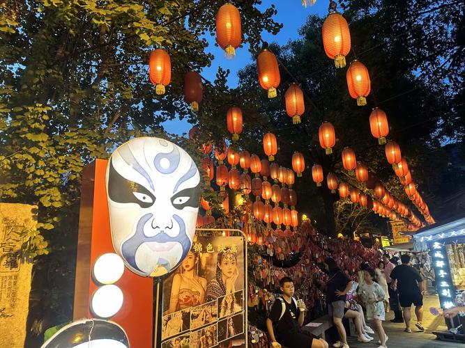 成都锦里古街川剧变脸戏台近景