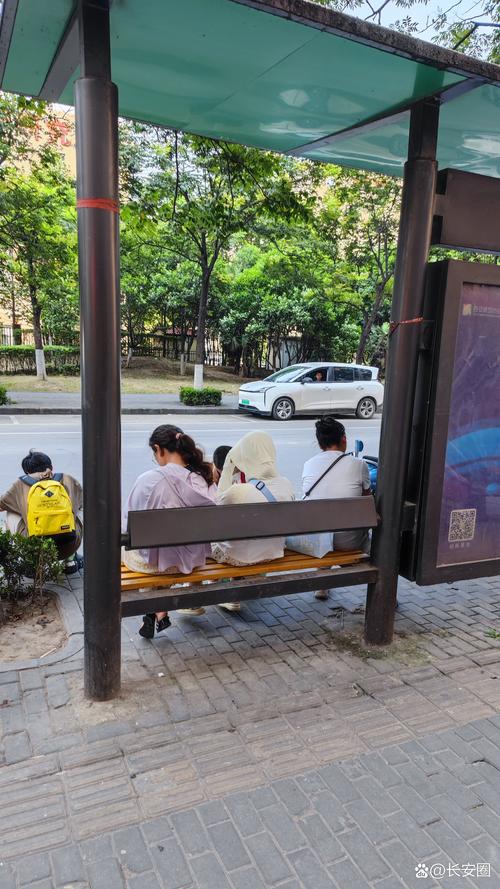 为什么等公交的十分钟，比坐公交的半小时还长？