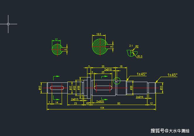 机械工程师车间核对CAD加工图纸