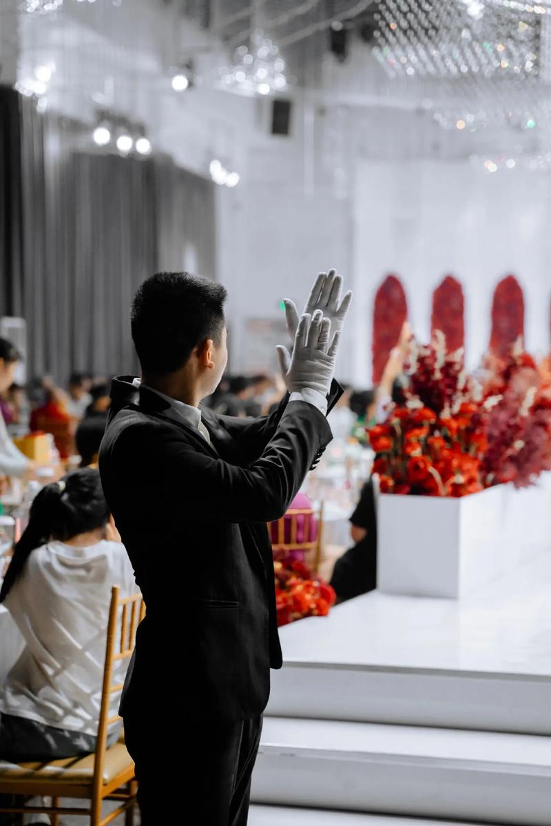 婚礼管家:那个让你婚礼当天不崩溃的人,到底值不值?-婚庆网