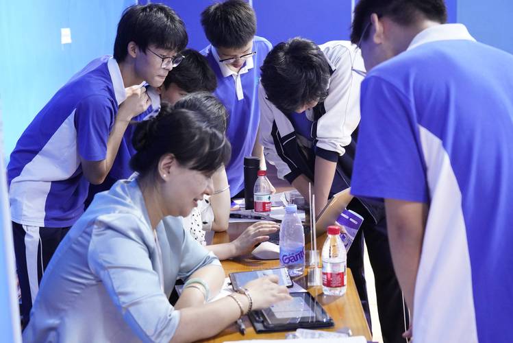 高中学校职业规划测评指导现场