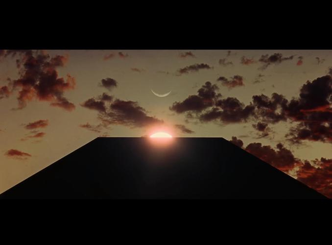 老版2001太空漫游黑石太空场景剧照