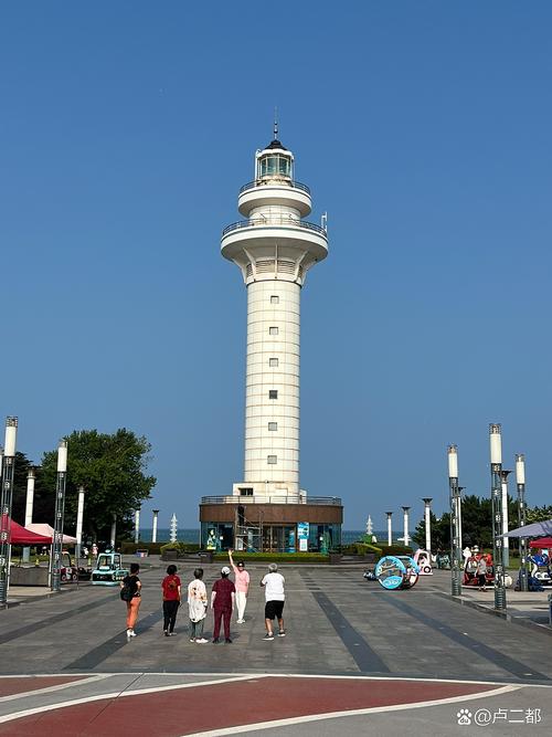 日照灯塔与海景
