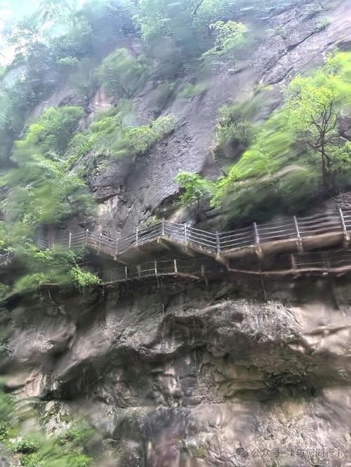 秦岭古道栈道遗址实景