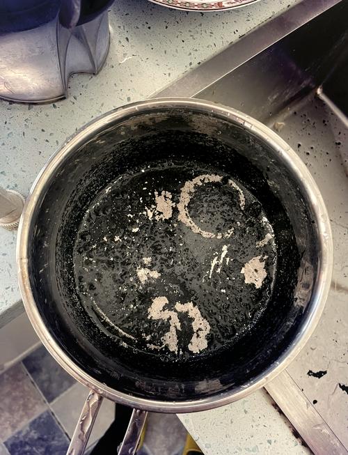 苹果皮煮水清洁烧黑不锈钢锅