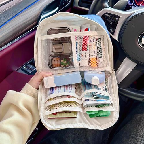 分类整理好的自驾出行急救物品收纳实拍