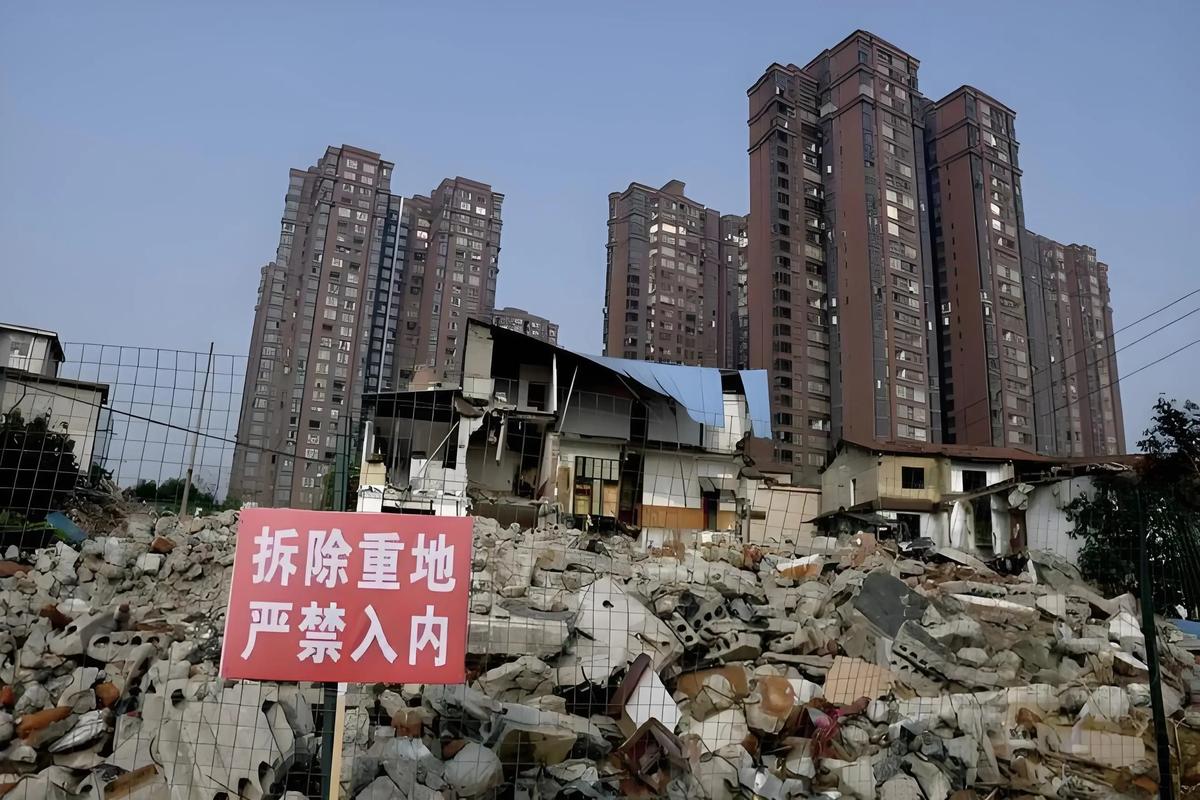 北京城区老旧房屋拆迁改造现场