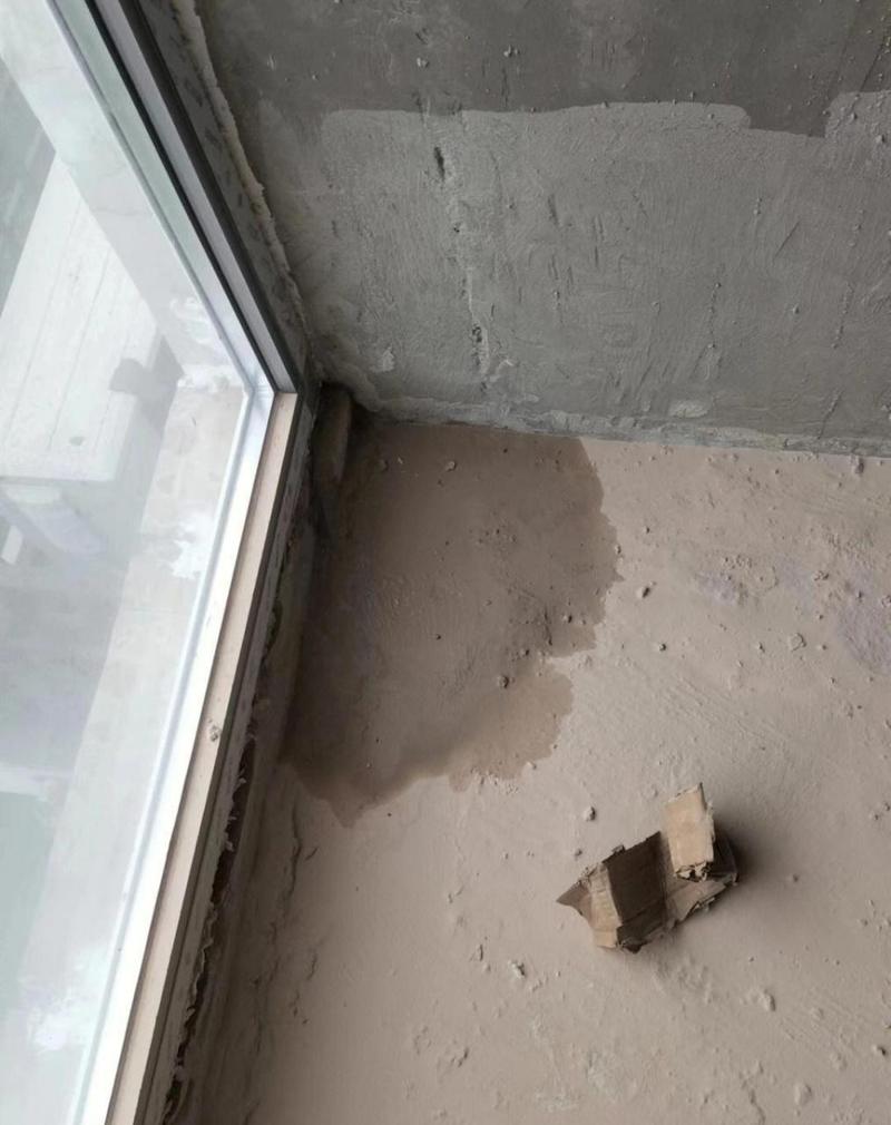 装修现场门窗材料漏水翻车实拍