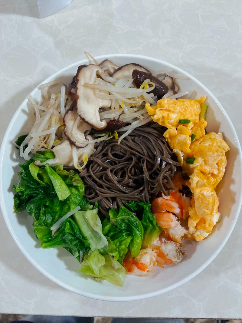 日常谷物搭配饭桌糙米饭荞麦面