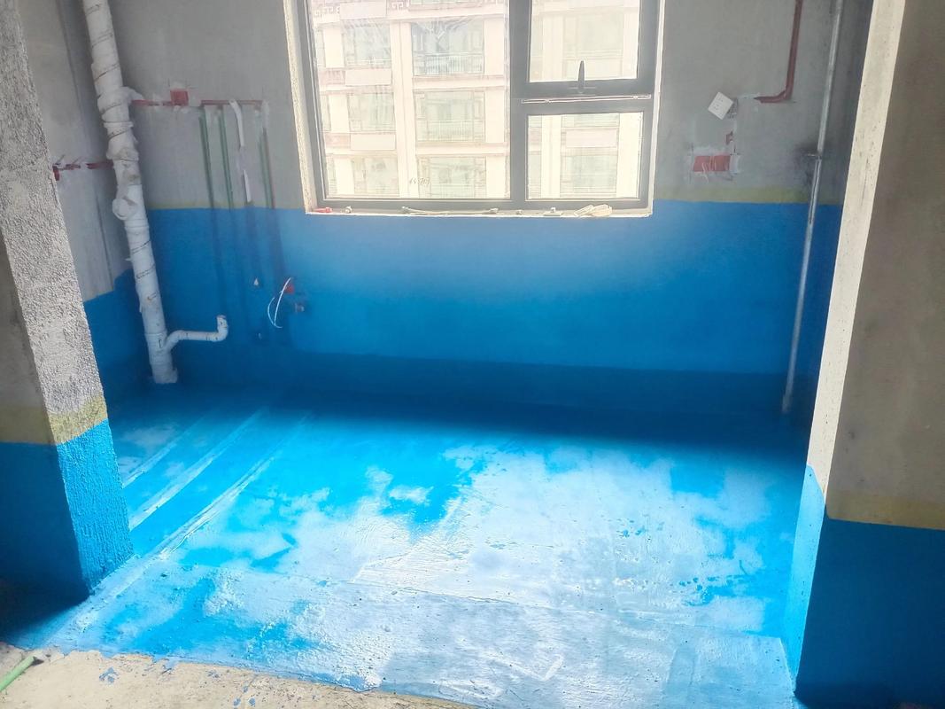 独立衣帽间墙面防水涂料施工过程