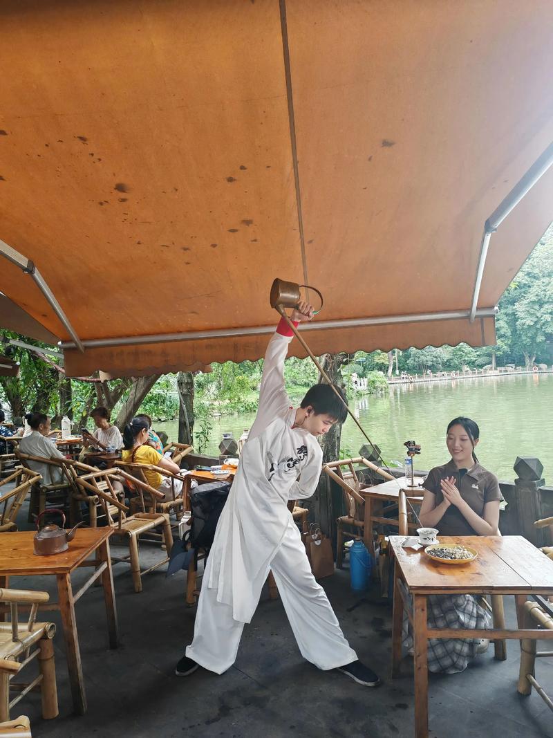 成都人民公园鹤鸣茶社穿搭