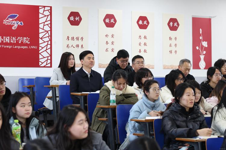 校长深入课堂听课