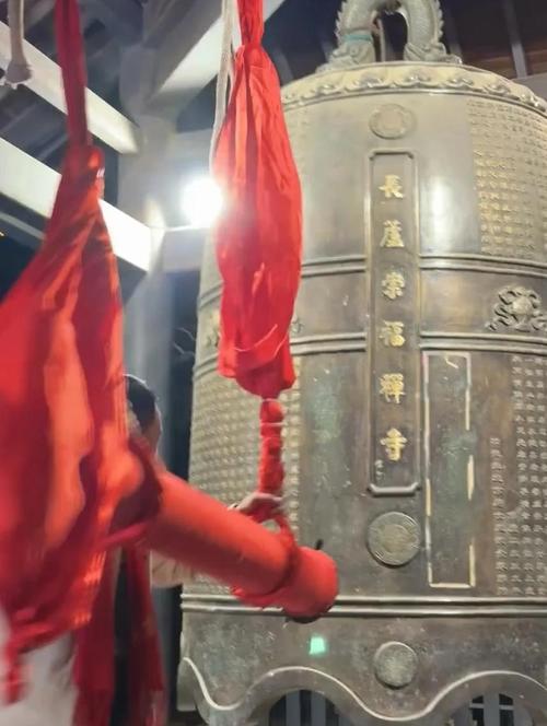 钟鸣：一声之间，为什么你会突然安静下来？-因为所以