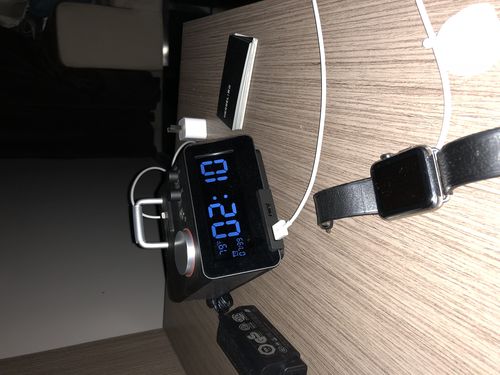 初中教室后排电子手表蓝牙音箱实拍