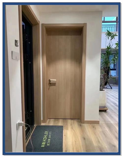 木门地板不同色家装实景图