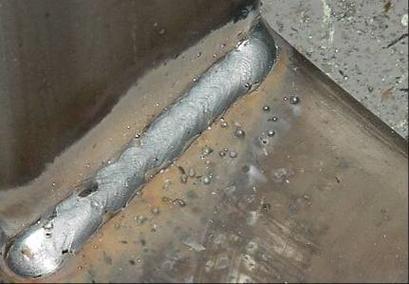 焊接飞溅导致装配面损伤实物照片