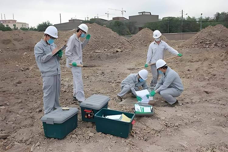 工业用地土壤污染采样检测现场
