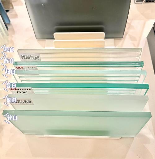 超白磨砂玻璃与普通磨砂玻璃对比