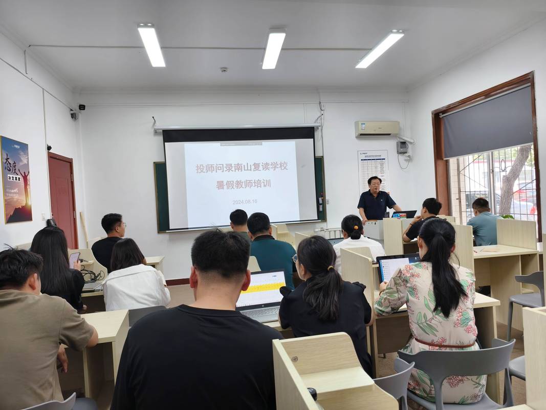 大学面试现场学生与教授互动的广角场景