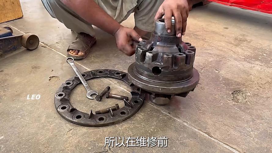 汽车前差速器拆解维修现场图