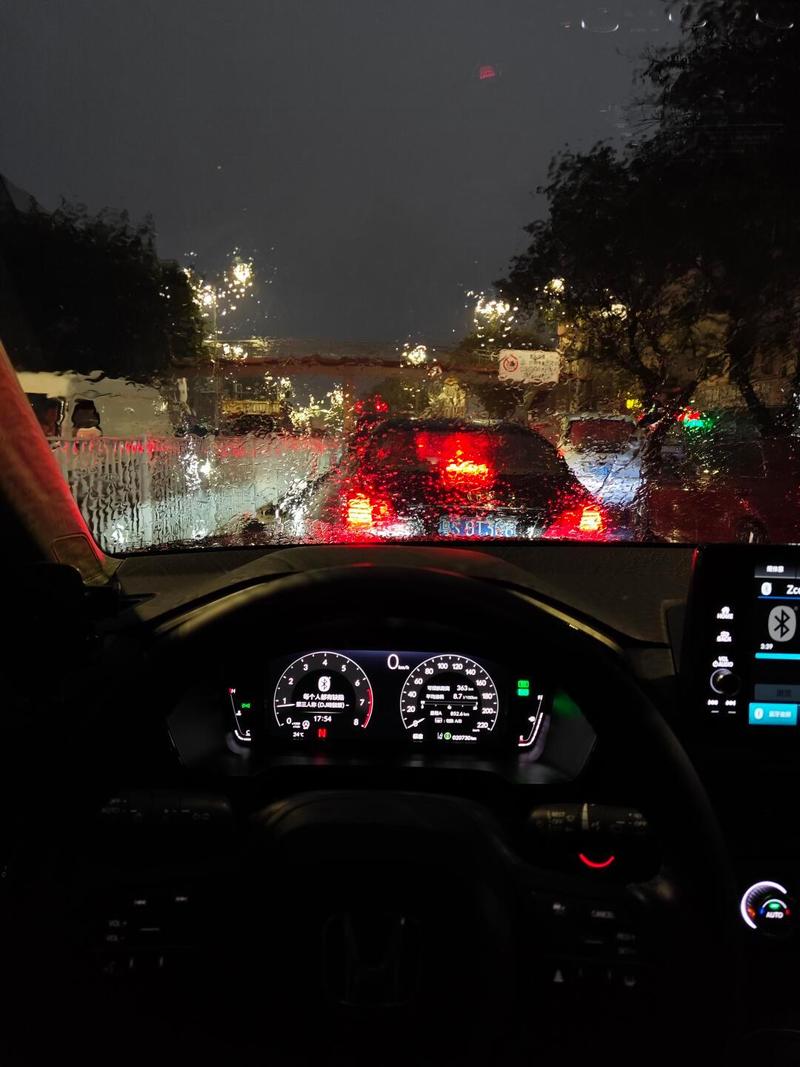 雨夜高速自动驾驶驾驶员视角