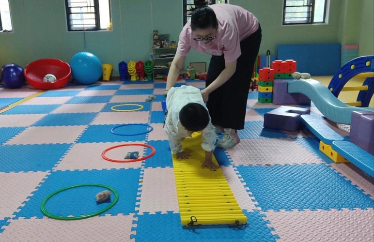 早教方法婴幼儿感官游戏图