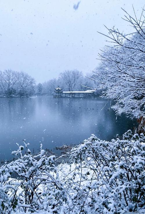 断桥雪景茶馆视角