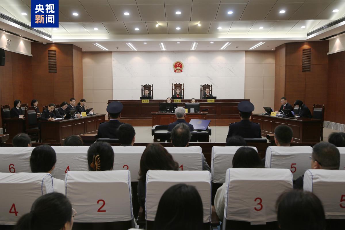 遗产继承纠纷庭审现场原被告席