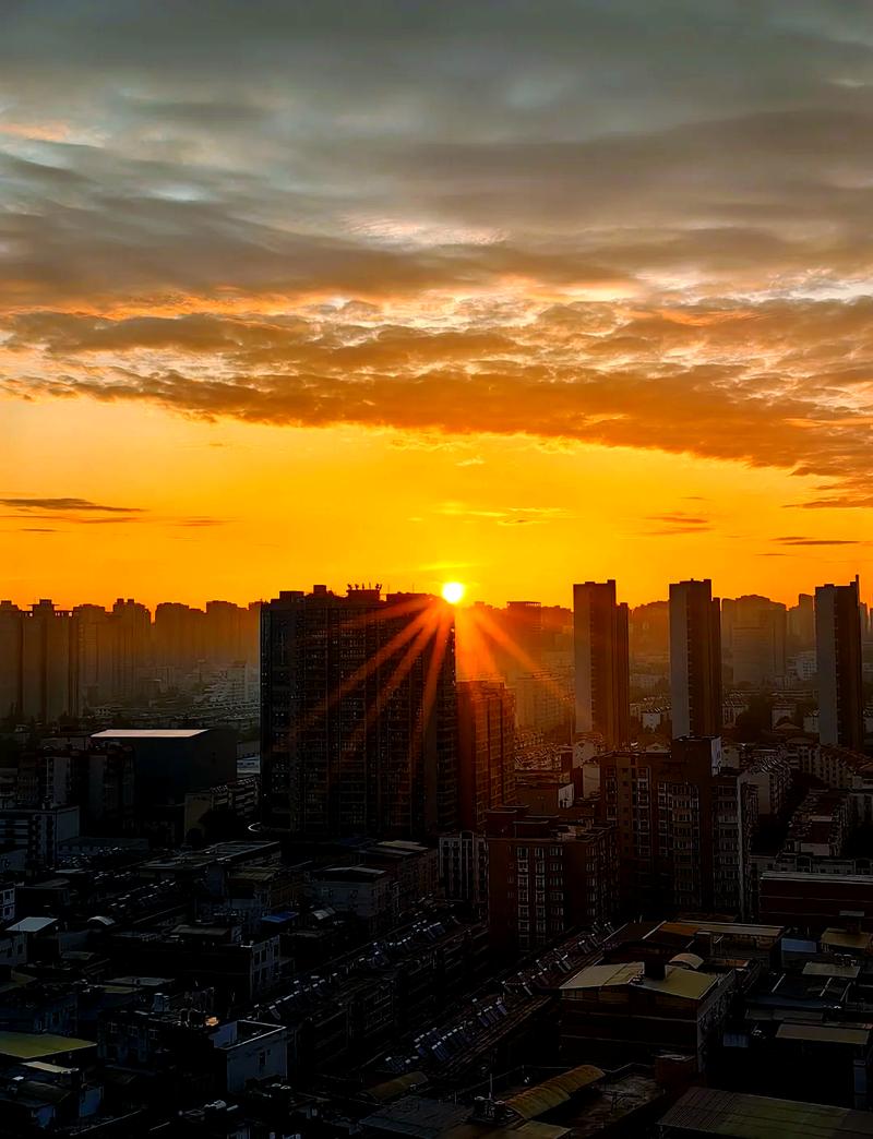 日出窗景城市天际线