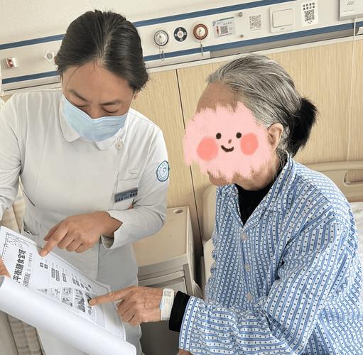 护士正在进行患者健康教育