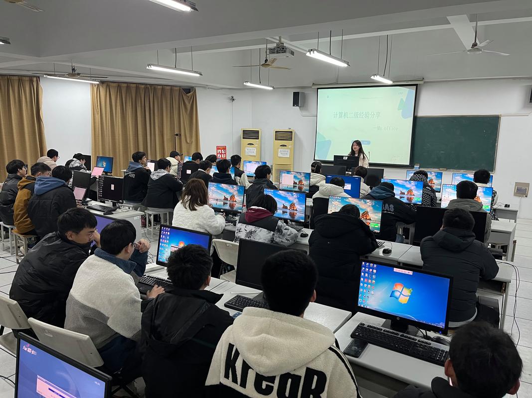 公办学校电脑派位现场