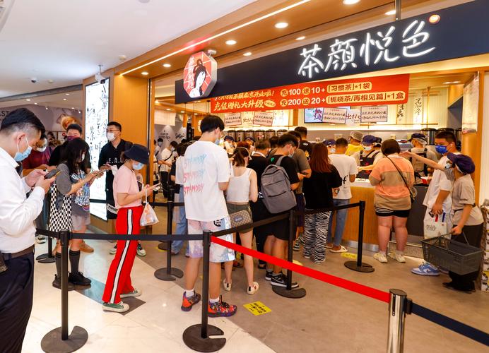 南京老门东奶茶店点单排队场景