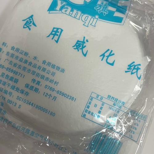 压在旧木抽屉里的清明节留存彩色玻璃糖纸
