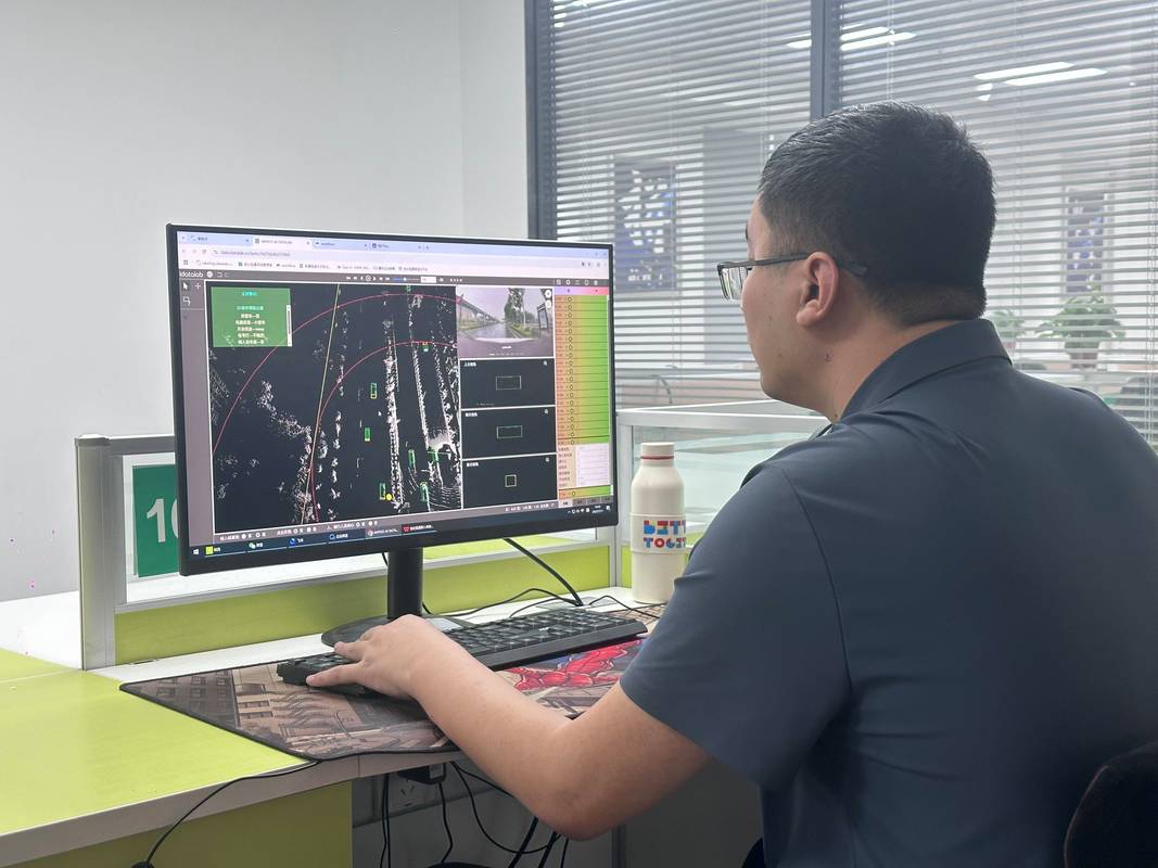 AI监督学习数据标注车间工作场景
